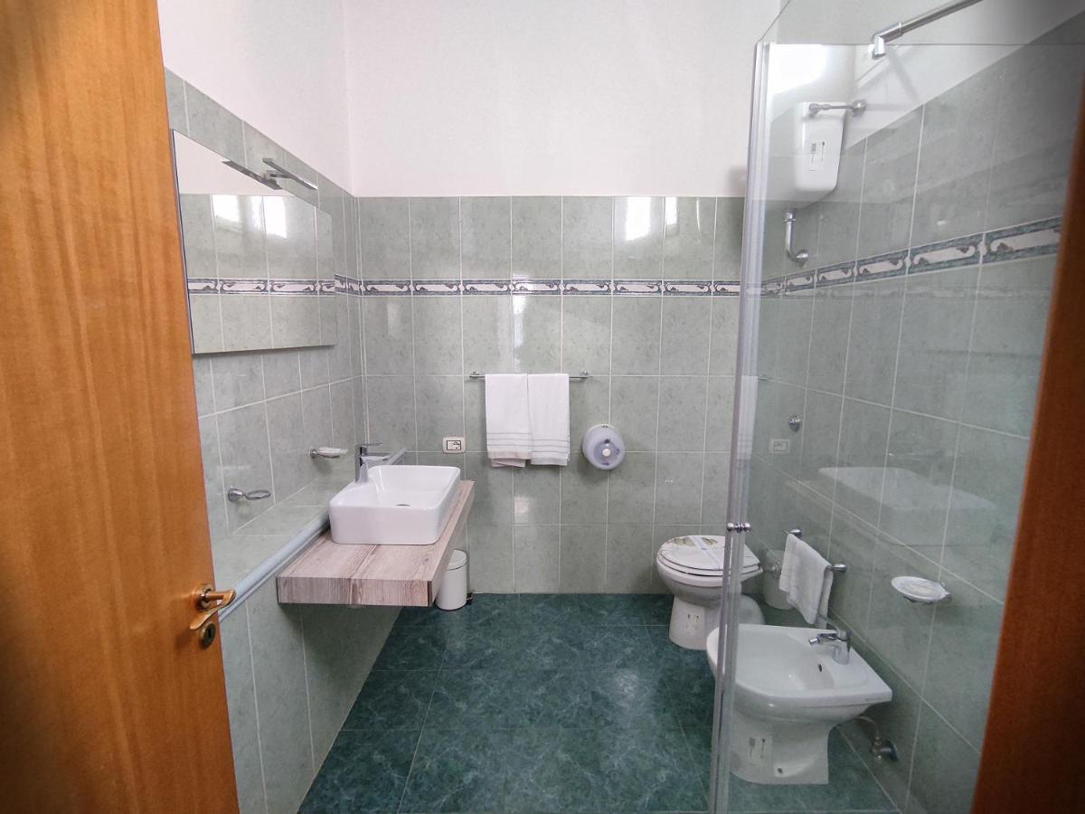 Hotel Darsena Поццуоли Экстерьер фото