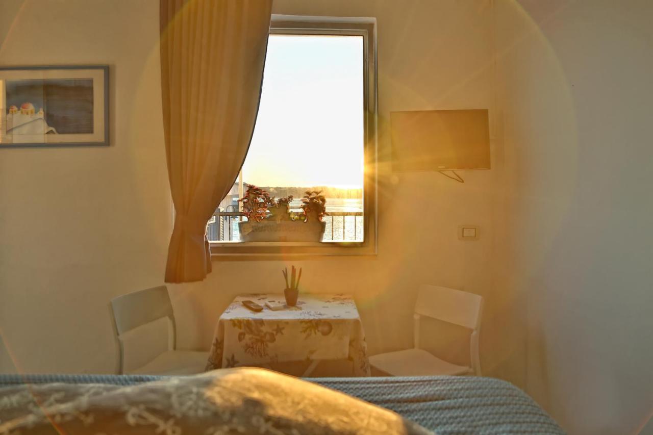 Hotel Darsena Поццуоли Экстерьер фото