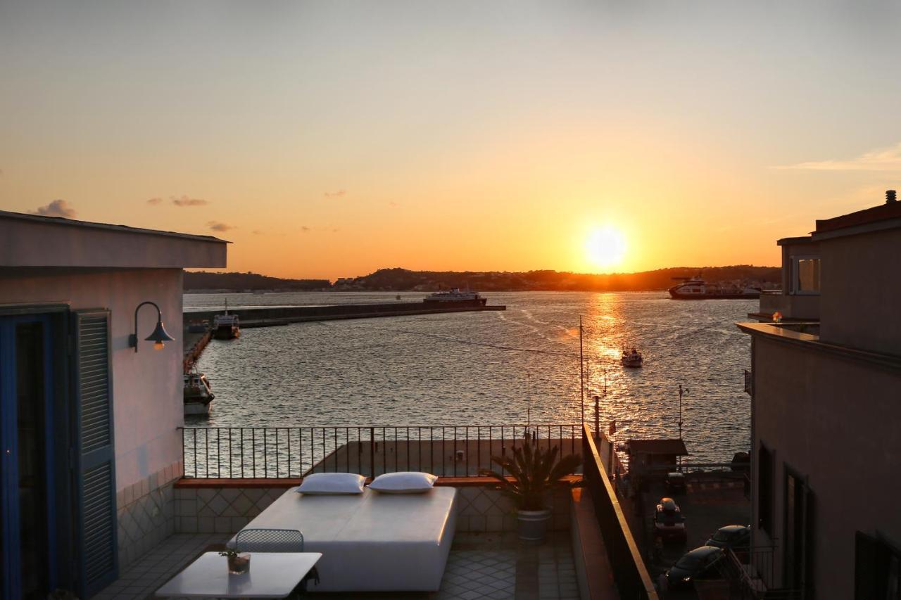 Hotel Darsena Поццуоли Экстерьер фото